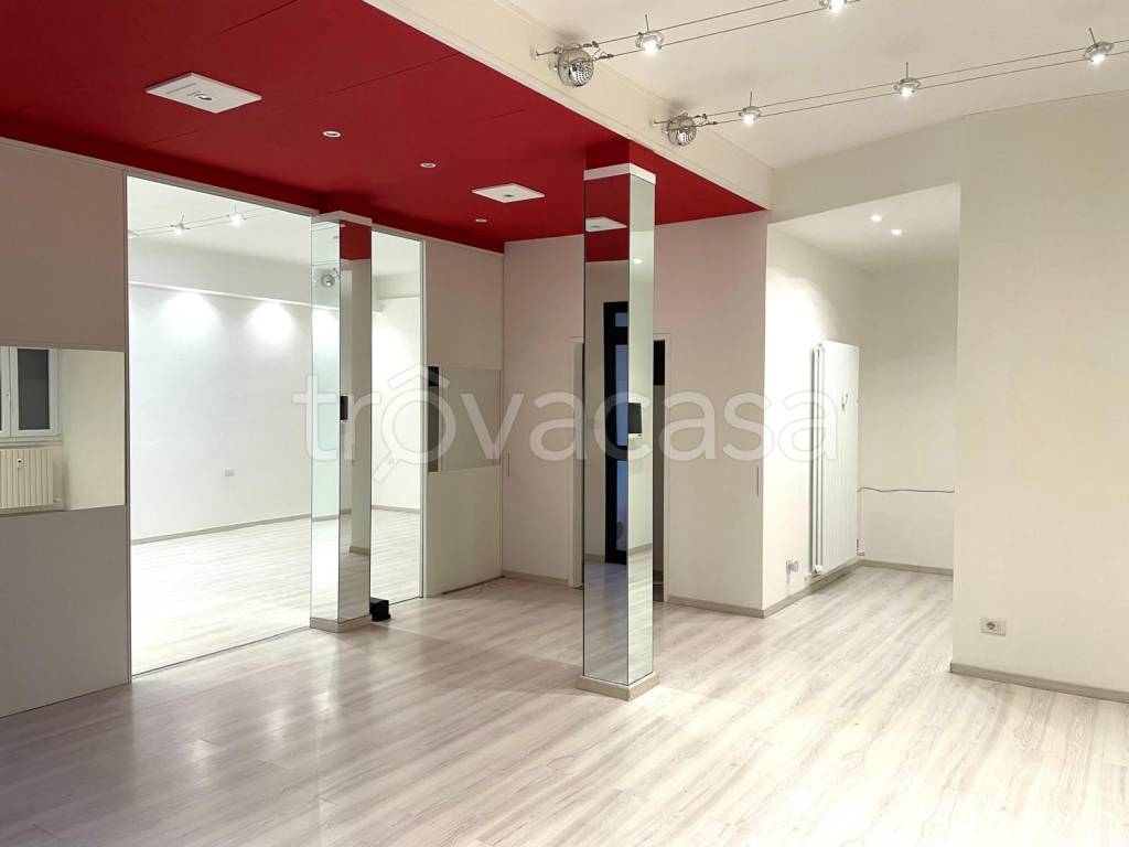 negozio in affitto a Calderara di Reno in zona Longara