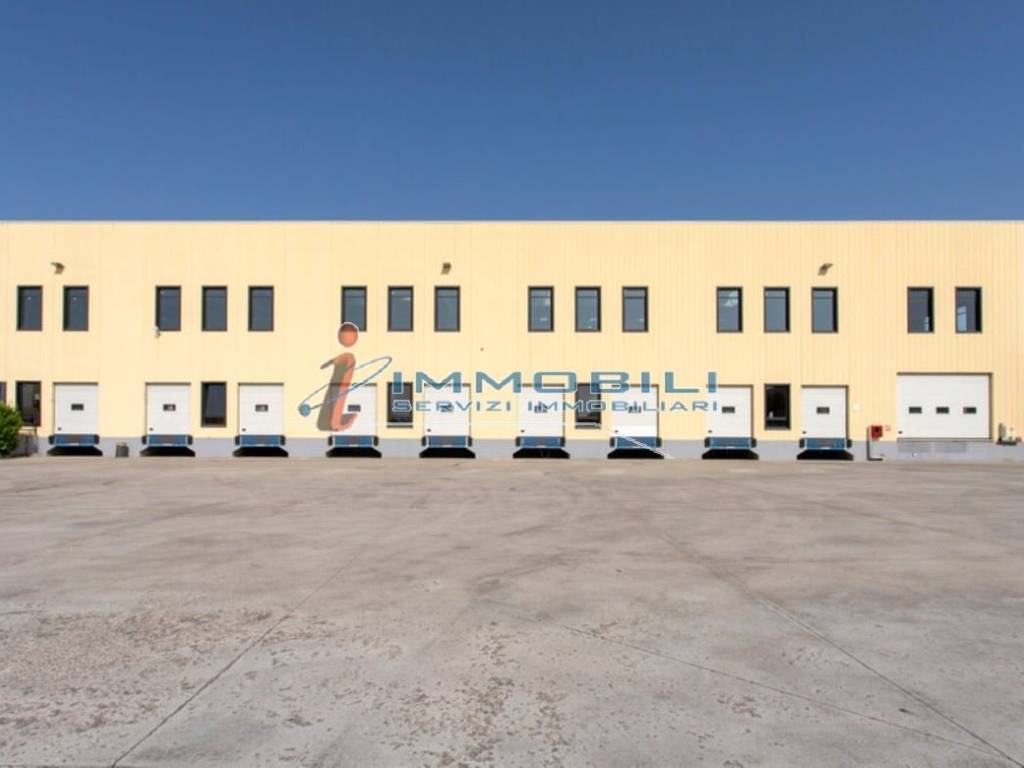 locale commerciale in affitto a Calderara di Reno