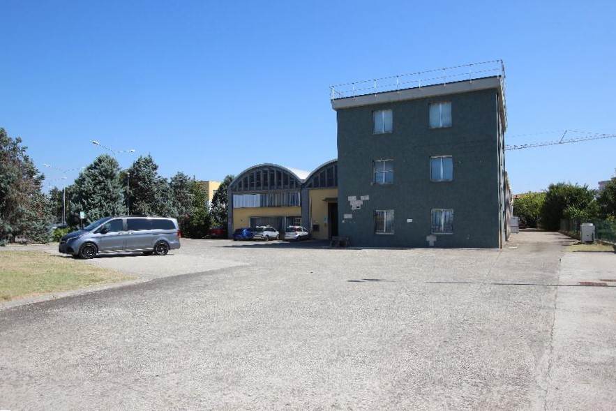 capannone in affitto a Calderara di Reno