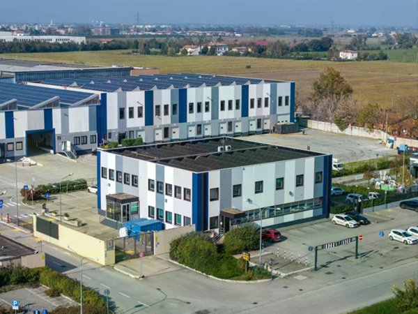 locale commerciale in affitto a Calderara di Reno