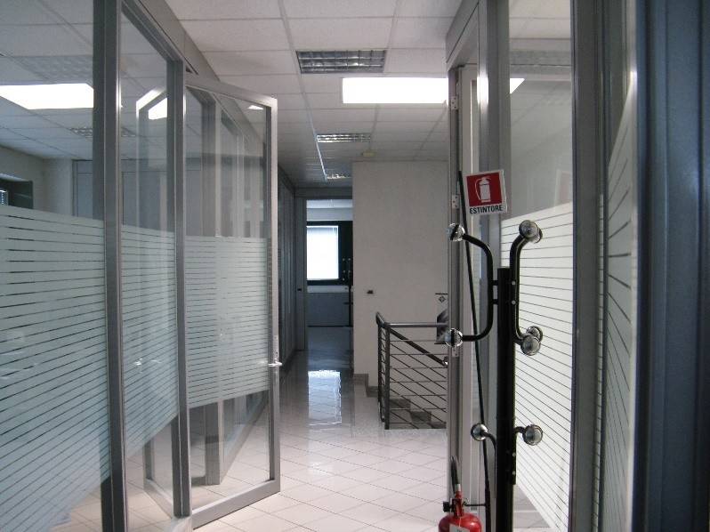 locale commerciale in affitto a Calderara di Reno