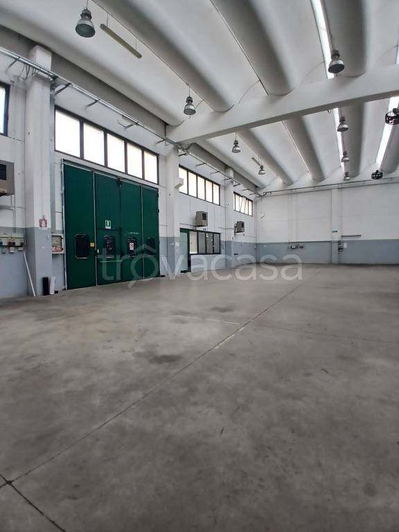 locale commerciale in affitto a Calderara di Reno
