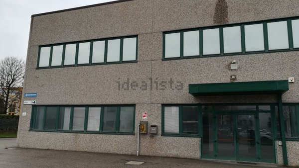 locale di sgombero in affitto a Calderara di Reno in zona Bargellino