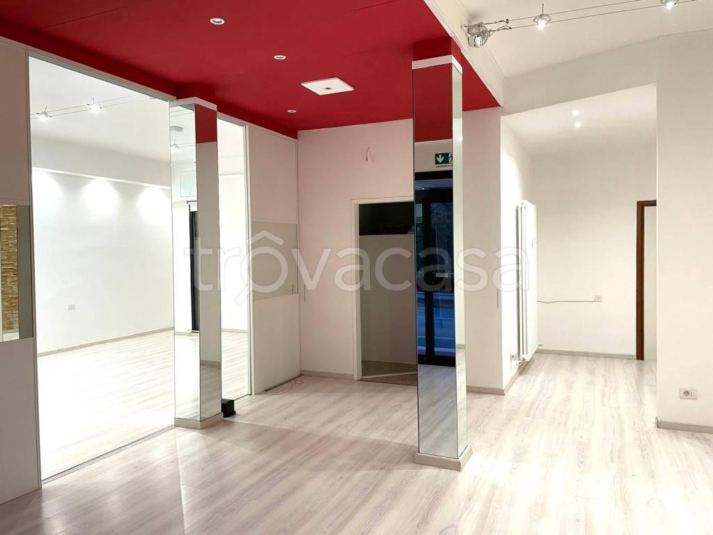 negozio in affitto a Calderara di Reno in zona Longara