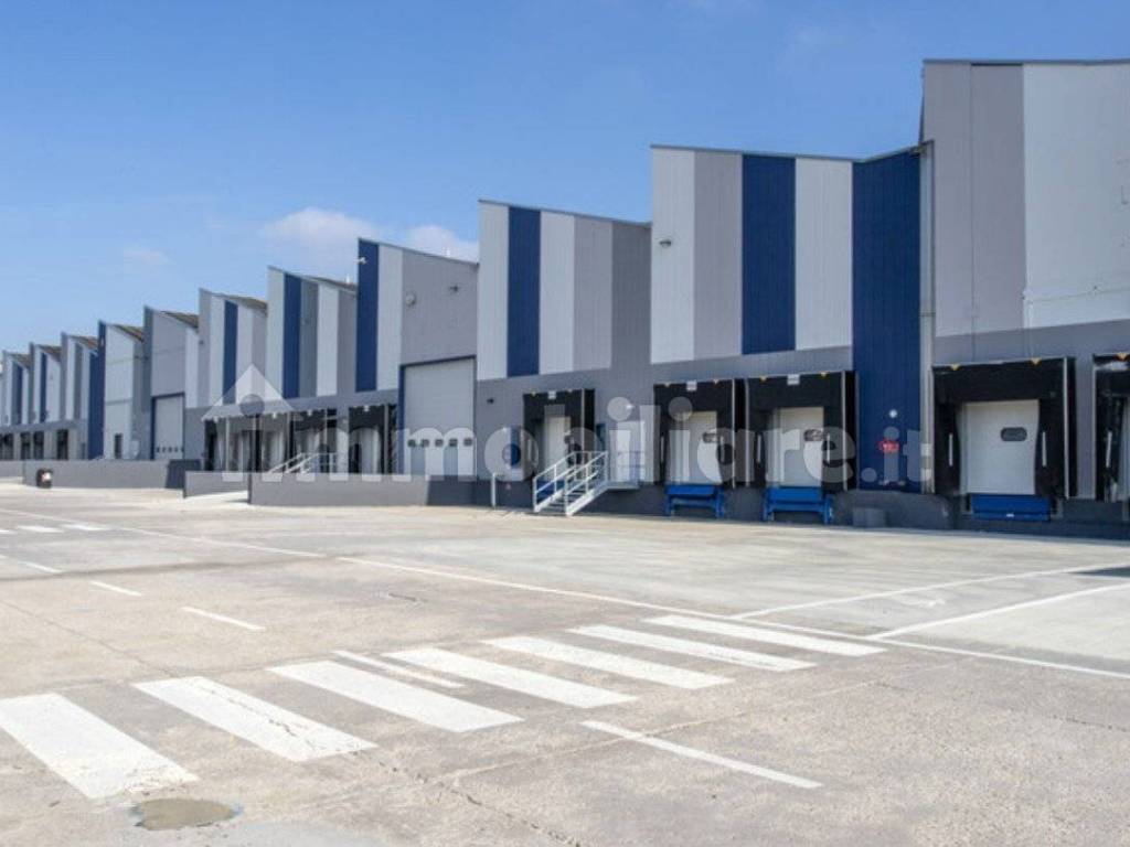 locale commerciale in affitto a Calderara di Reno