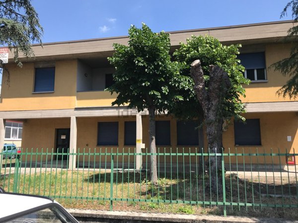 locale commerciale in affitto a Calderara di Reno