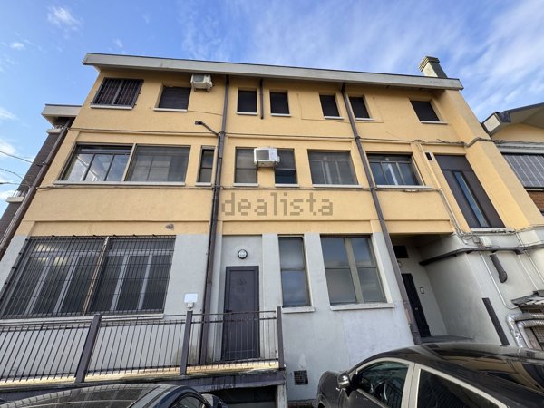 locale commerciale in affitto a Calderara di Reno
