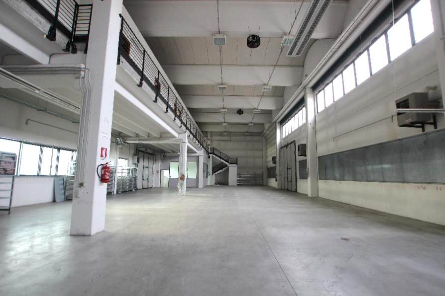 capannone in affitto a Calderara di Reno in zona Bargellino