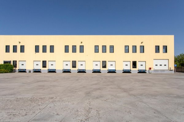 locale di sgombero in affitto a Calderara di Reno in zona Lippo