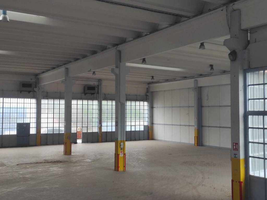 negozio in affitto a Calderara di Reno in zona Bargellino