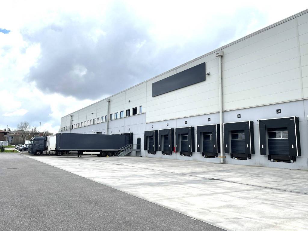 locale commerciale in affitto a Calderara di Reno in zona Lippo