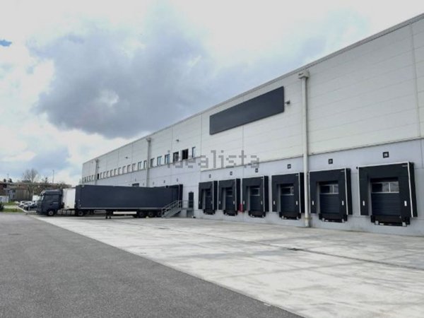 locale di sgombero in affitto a Calderara di Reno in zona Lippo