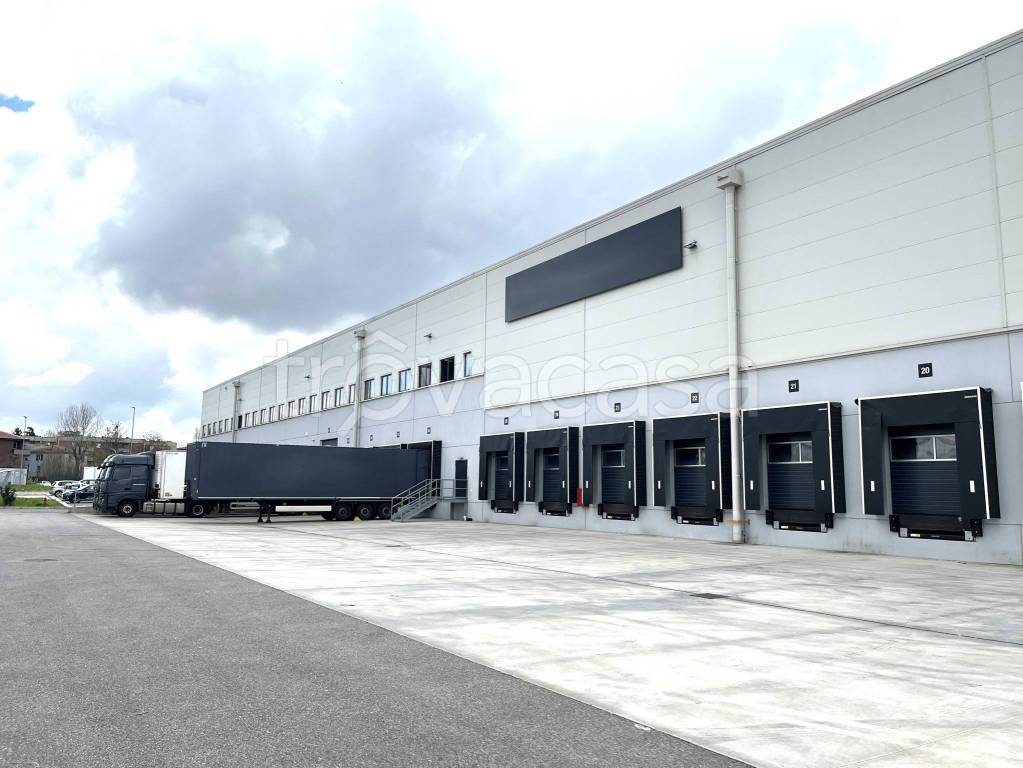 locale commerciale in affitto a Calderara di Reno in zona Lippo