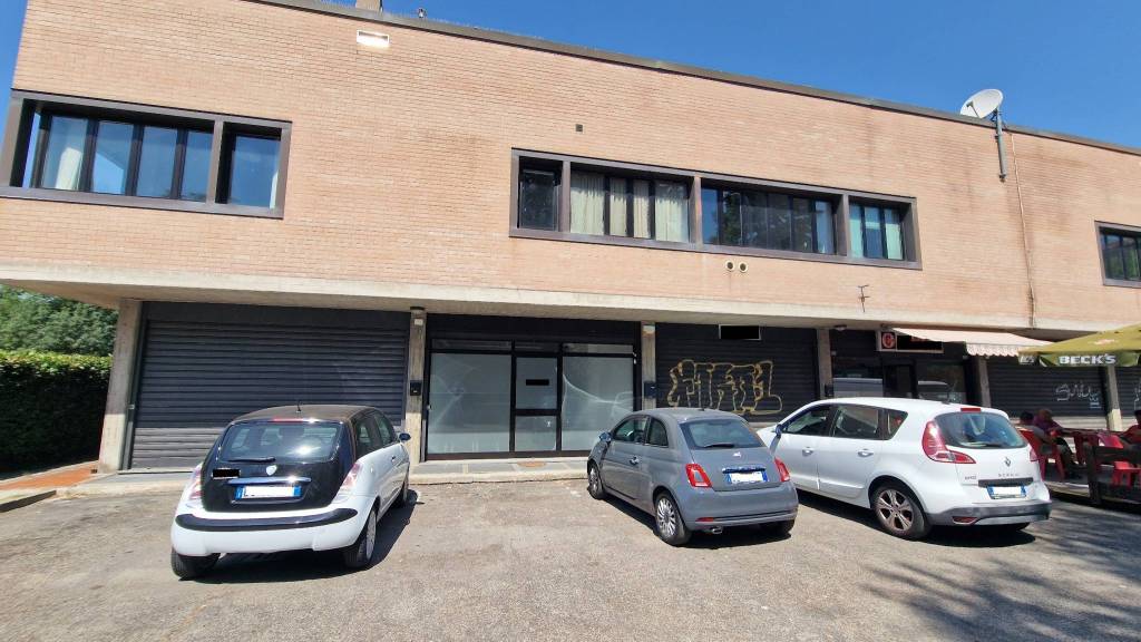 negozio in affitto a Calderara di Reno in zona Lippo