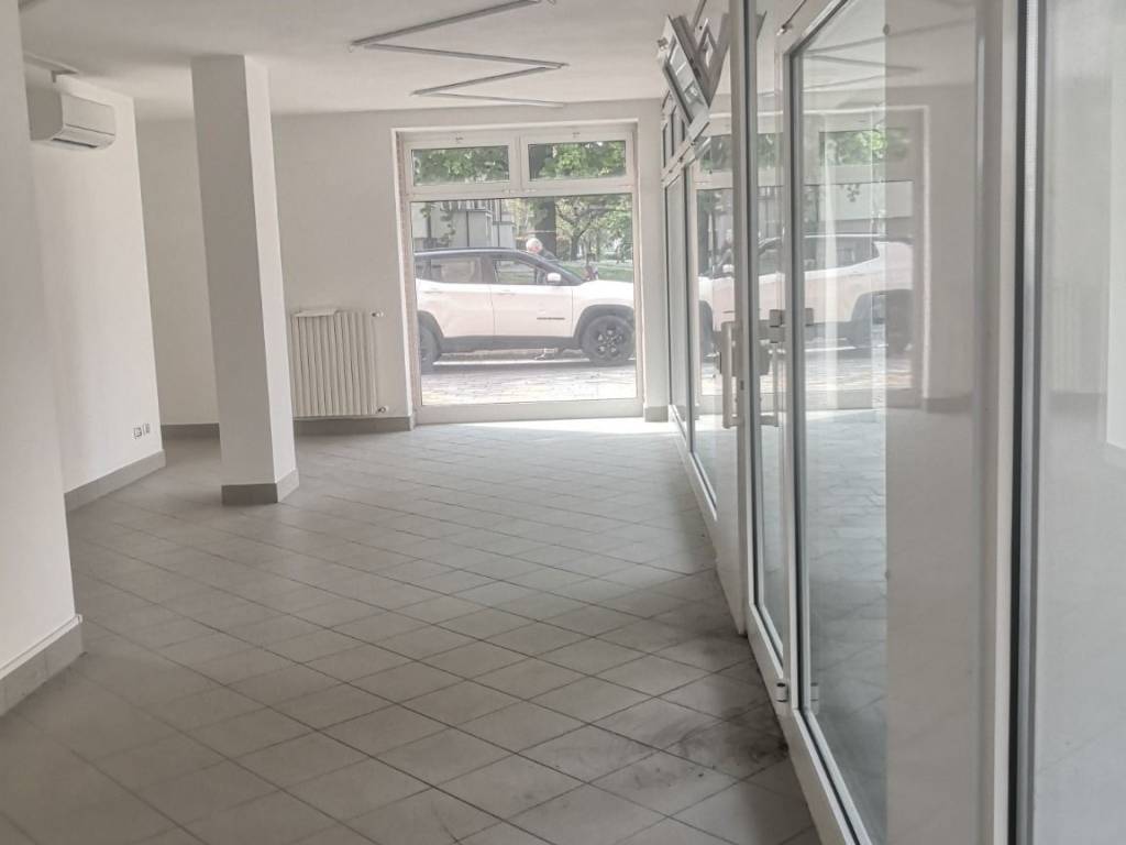 negozio in affitto a Calderara di Reno