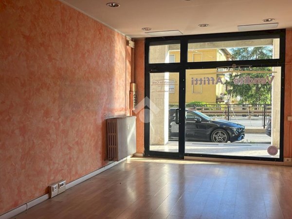 negozio in affitto a Casalecchio di Reno in zona Croce