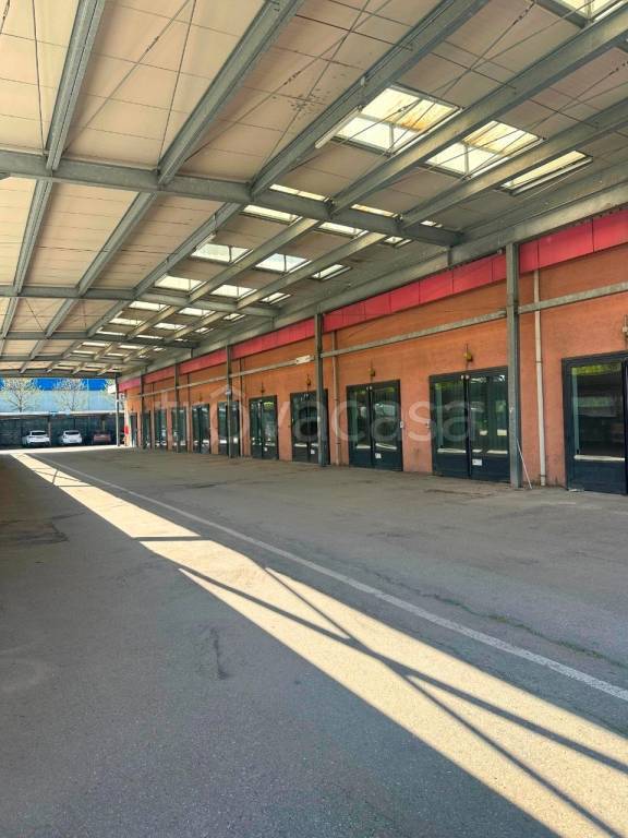 locale commerciale in affitto a Casalecchio di Reno
