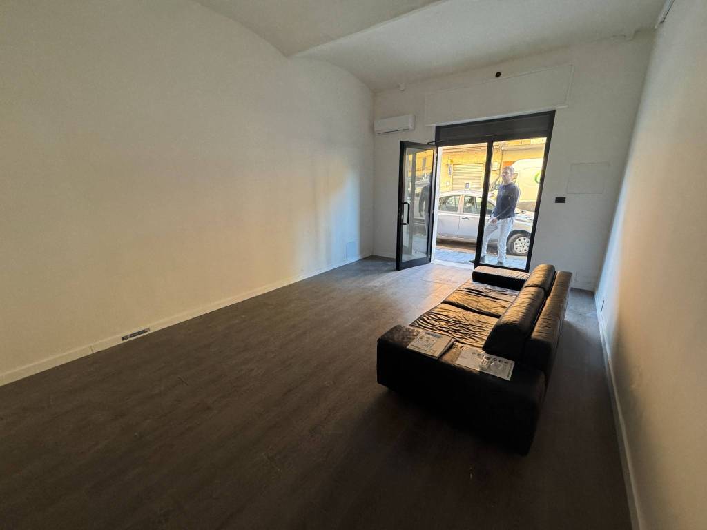 negozio in affitto a Casalecchio di Reno in zona Croce