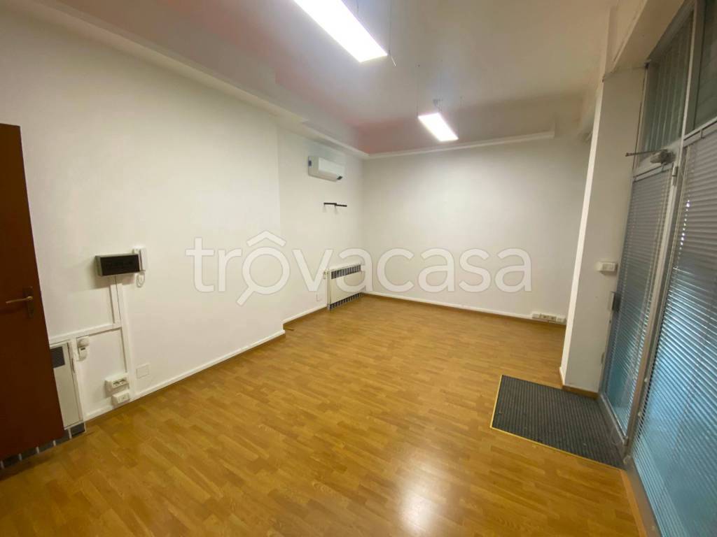 negozio in affitto a Casalecchio di Reno