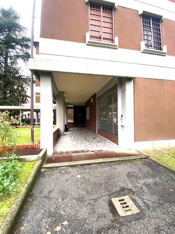 locale commerciale in affitto a Casalecchio di Reno