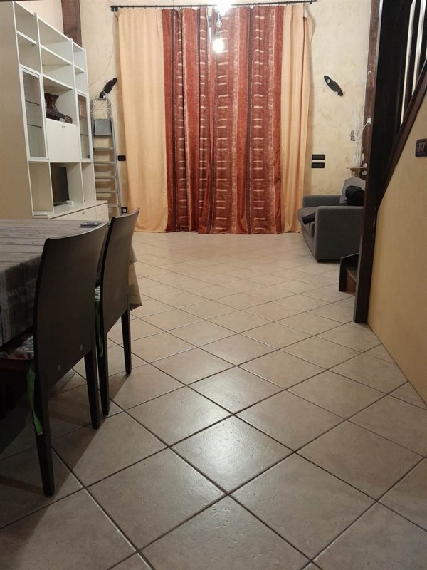 appartamento in affitto a Leggiuno in zona Reno