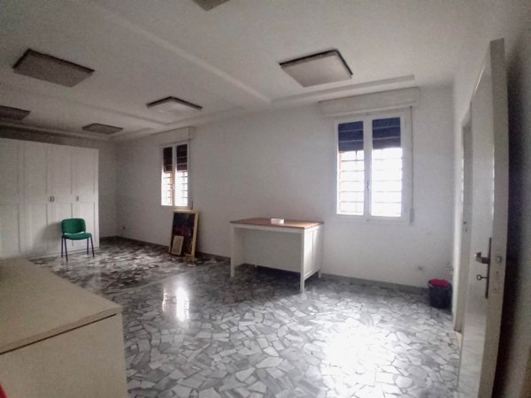 ufficio in affitto a Leggiuno in zona Reno