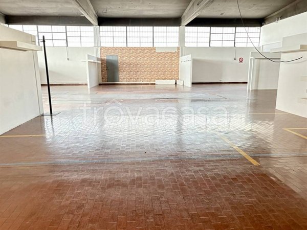 locale di sgombero in affitto a Casalecchio di Reno