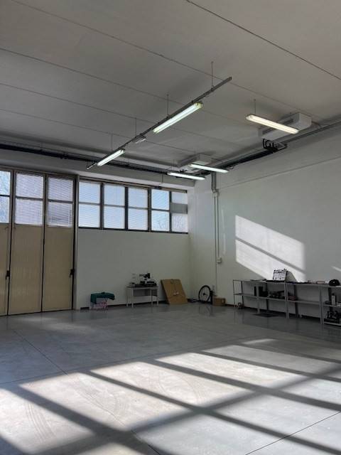 locale di sgombero in affitto a Casalecchio di Reno