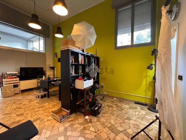 negozio in affitto a Casalecchio di Reno in zona Croce