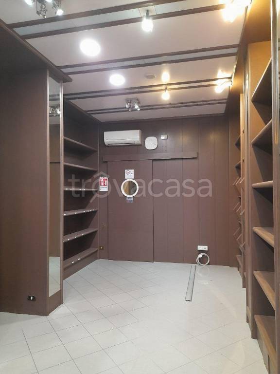 negozio in affitto a Casalecchio di Reno