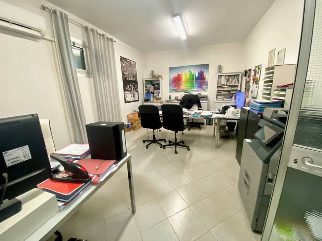 negozio in affitto a Casalecchio di Reno in zona Croce