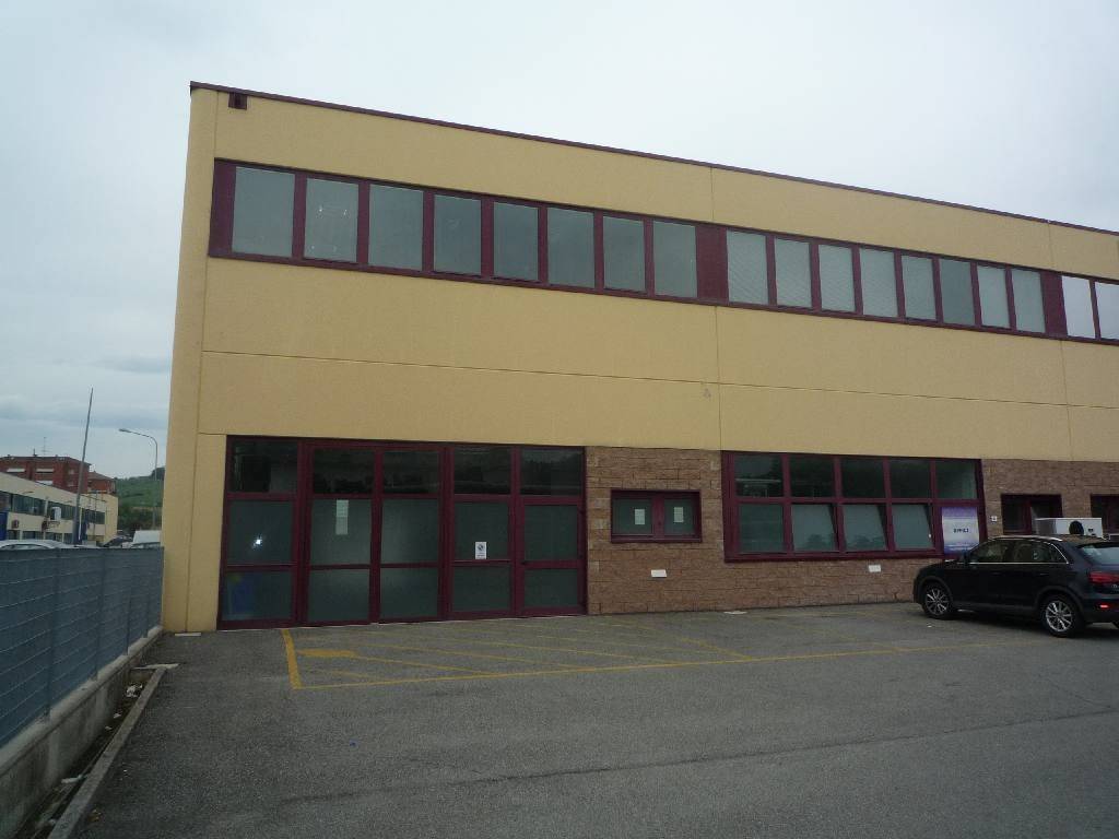 locale commerciale in affitto a Casalecchio di Reno in zona San Biagio