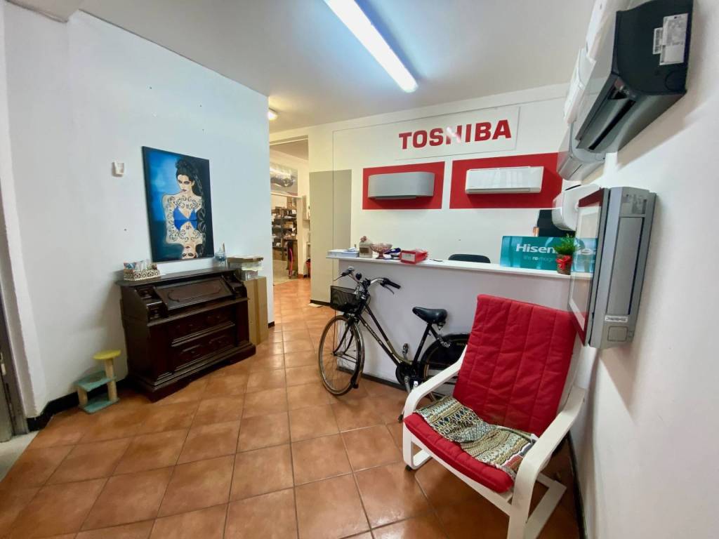 negozio in affitto a Casalecchio di Reno in zona Croce
