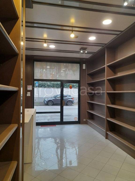 negozio in affitto a Casalecchio di Reno in zona Ceretolo