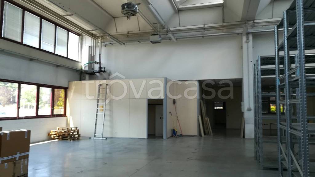 locale commerciale in affitto a Casalecchio di Reno in zona San Biagio