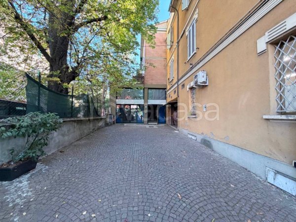 locale commerciale in affitto a Casalecchio di Reno