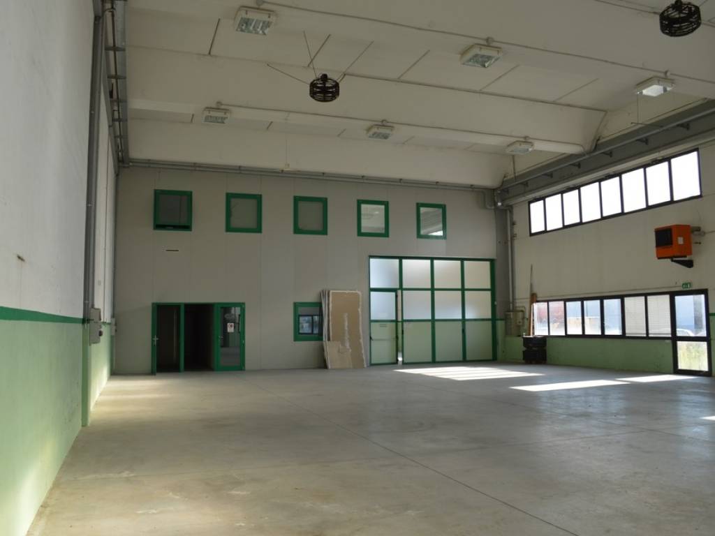 locale commerciale in affitto a Castel Guelfo di Bologna