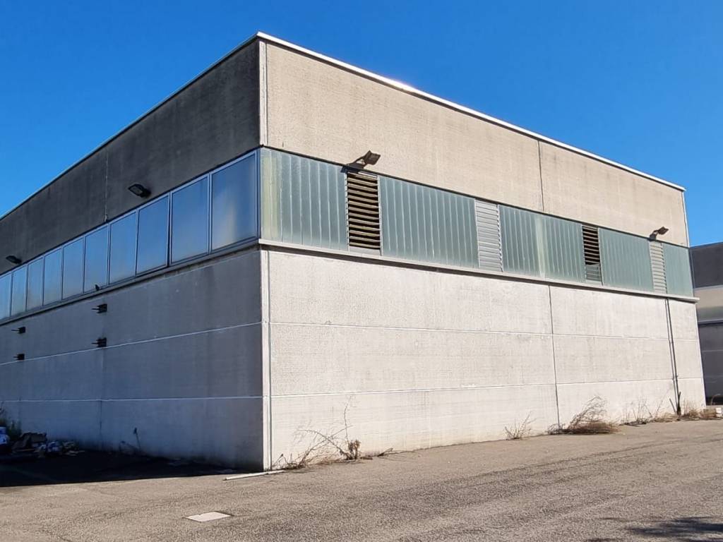 locale commerciale in affitto a Castel Maggiore