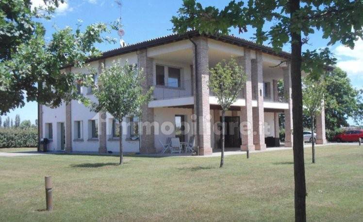 negozio in affitto a Castel Maggiore in zona Sabbiuno