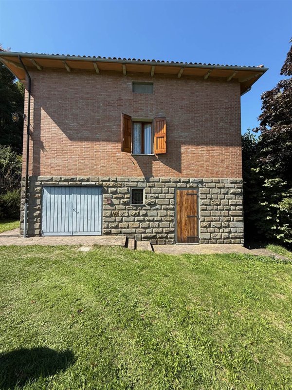 casa indipendente in affitto a Castel San Pietro Terme in zona Montecalderaro