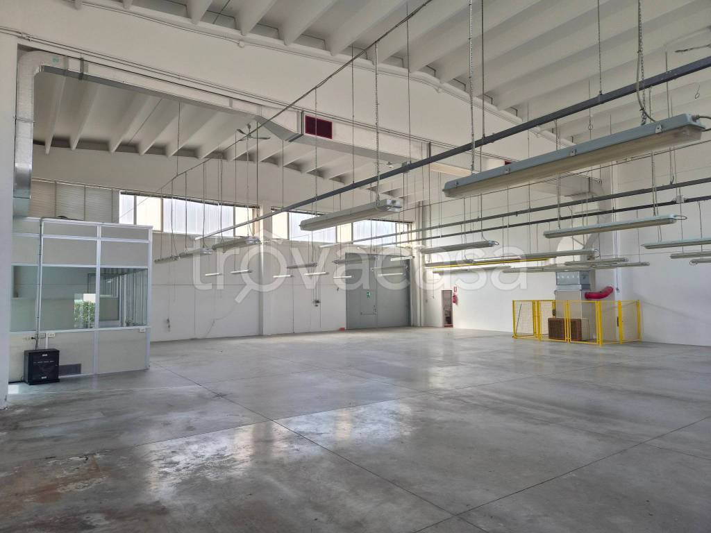 locale commerciale in affitto a Castel San Pietro Terme
