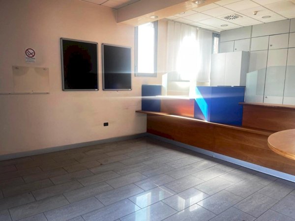 negozio in affitto a Dozza