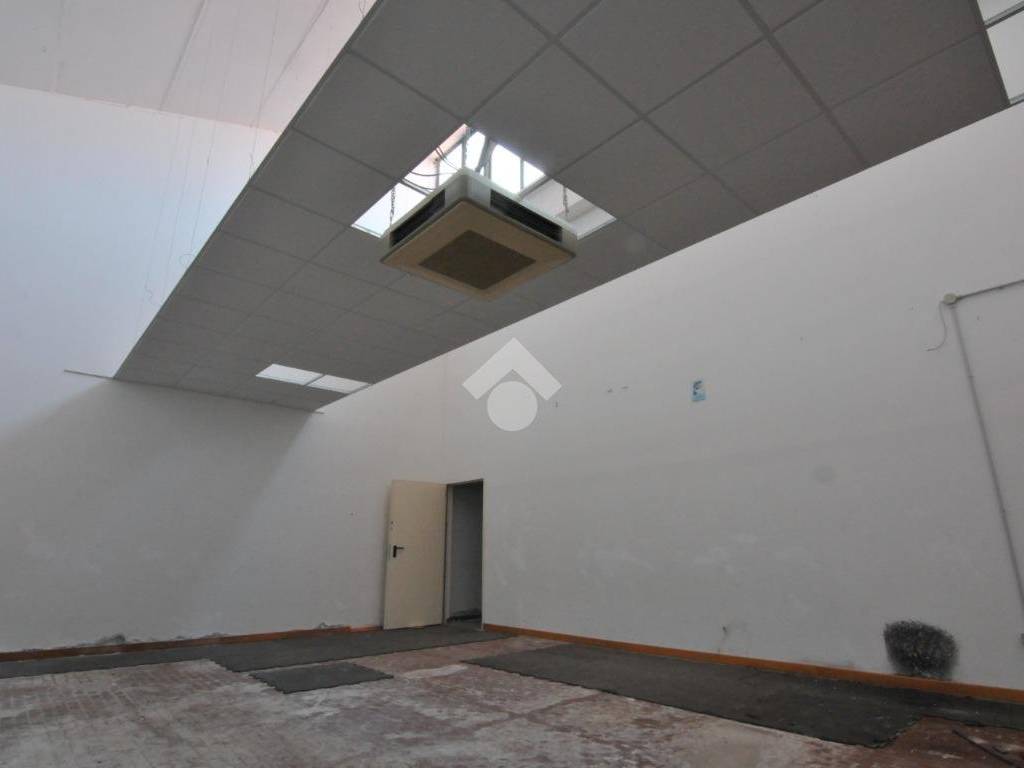 locale commerciale in affitto a Dozza in zona Toscanella