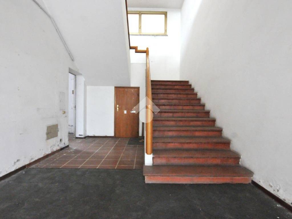 negozio in affitto a Dozza in zona Toscanella