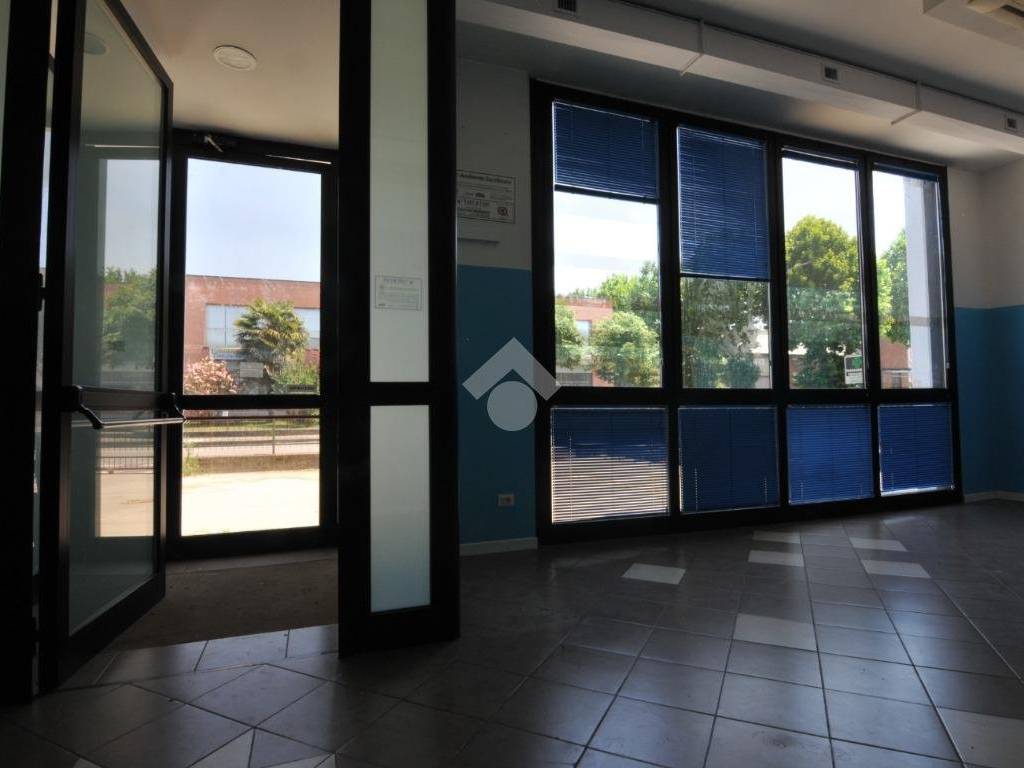 negozio in affitto a Dozza in zona Toscanella