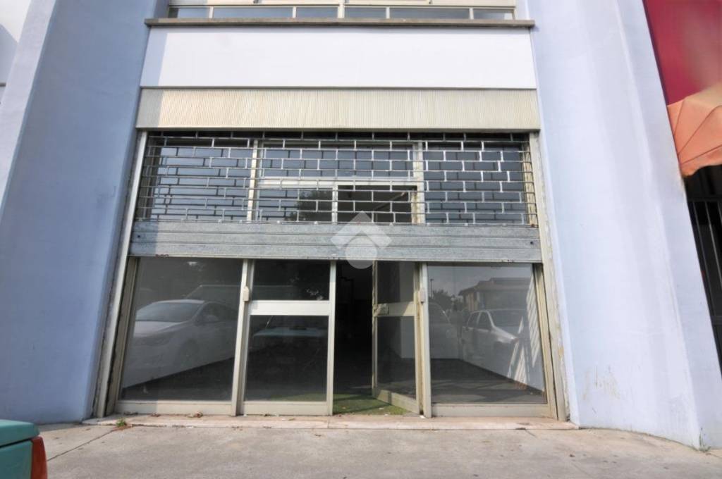 negozio in affitto a Dozza in zona Toscanella