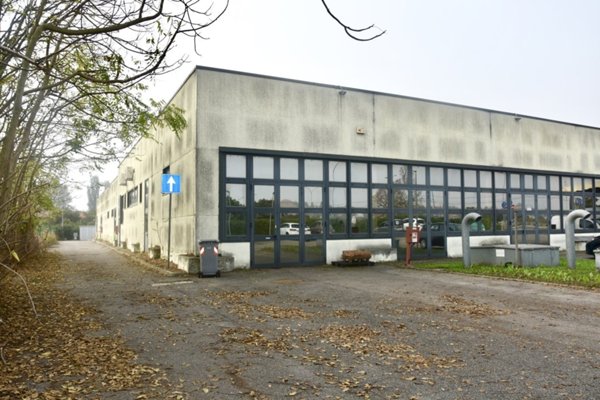 locale commerciale in affitto a Galliera