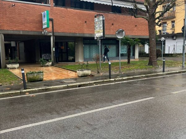 negozio in affitto a Granarolo dell'Emilia in zona Cadriano