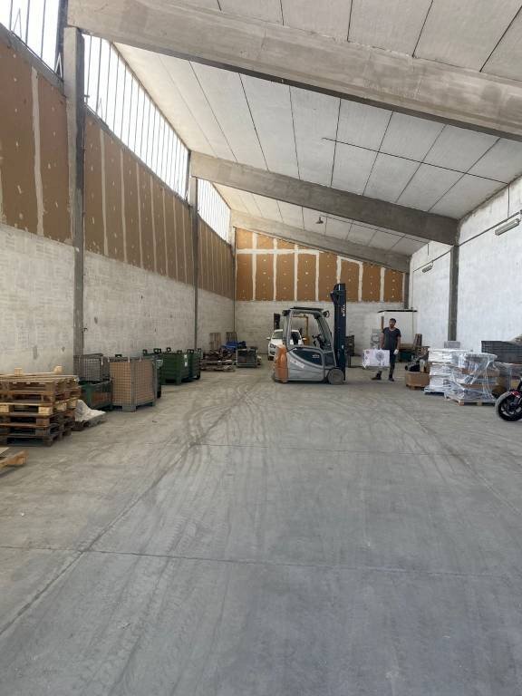 locale di sgombero in affitto a Granarolo dell'Emilia in zona Cadriano