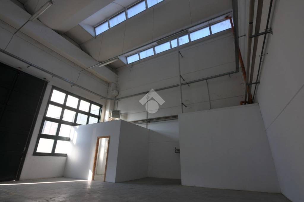 locale commerciale in affitto a Granarolo dell'Emilia in zona Quarto Inferiore